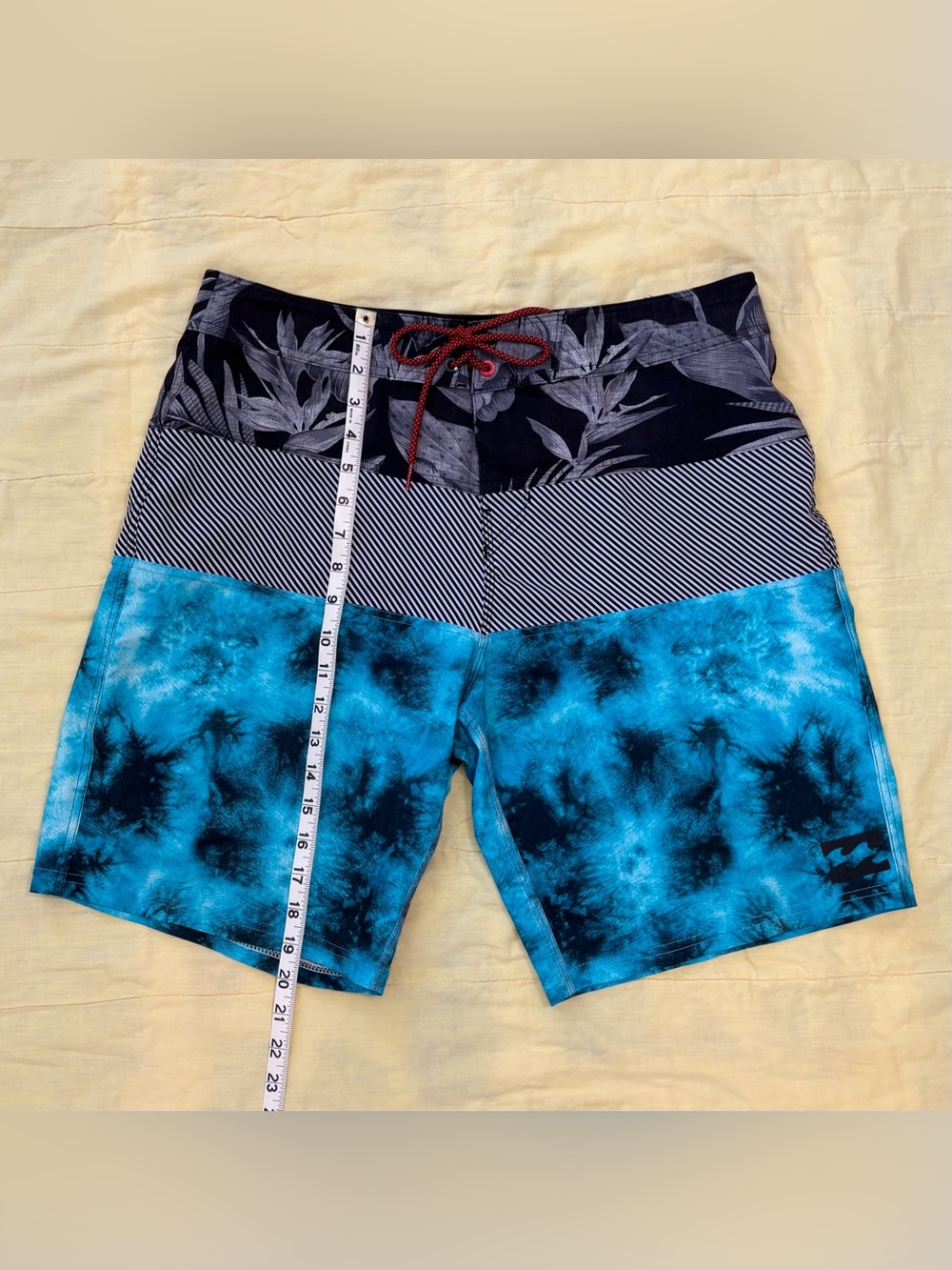 EUC Billabong Platinum X Tribong Boardshorts, Men Size 33, Surf Swim - Picture 3 of 16
